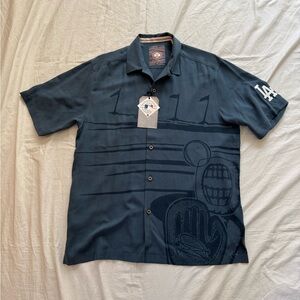 Tommy Bahama 100% Silk LA Dodgers short sleeve button up shirt Men’s S